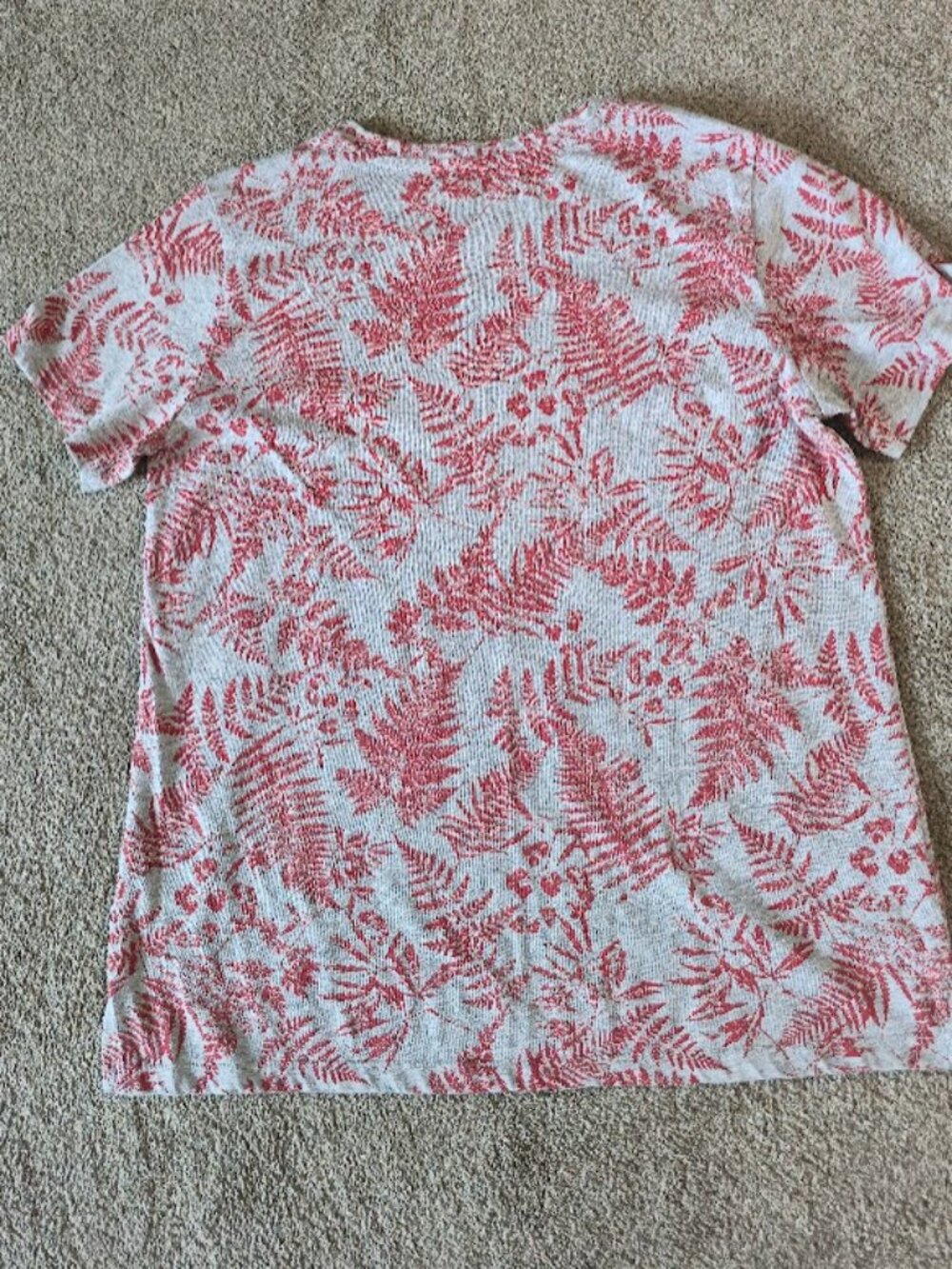 Eddie‎ Bauer Women's Medium tee with a coral/red fern botanical